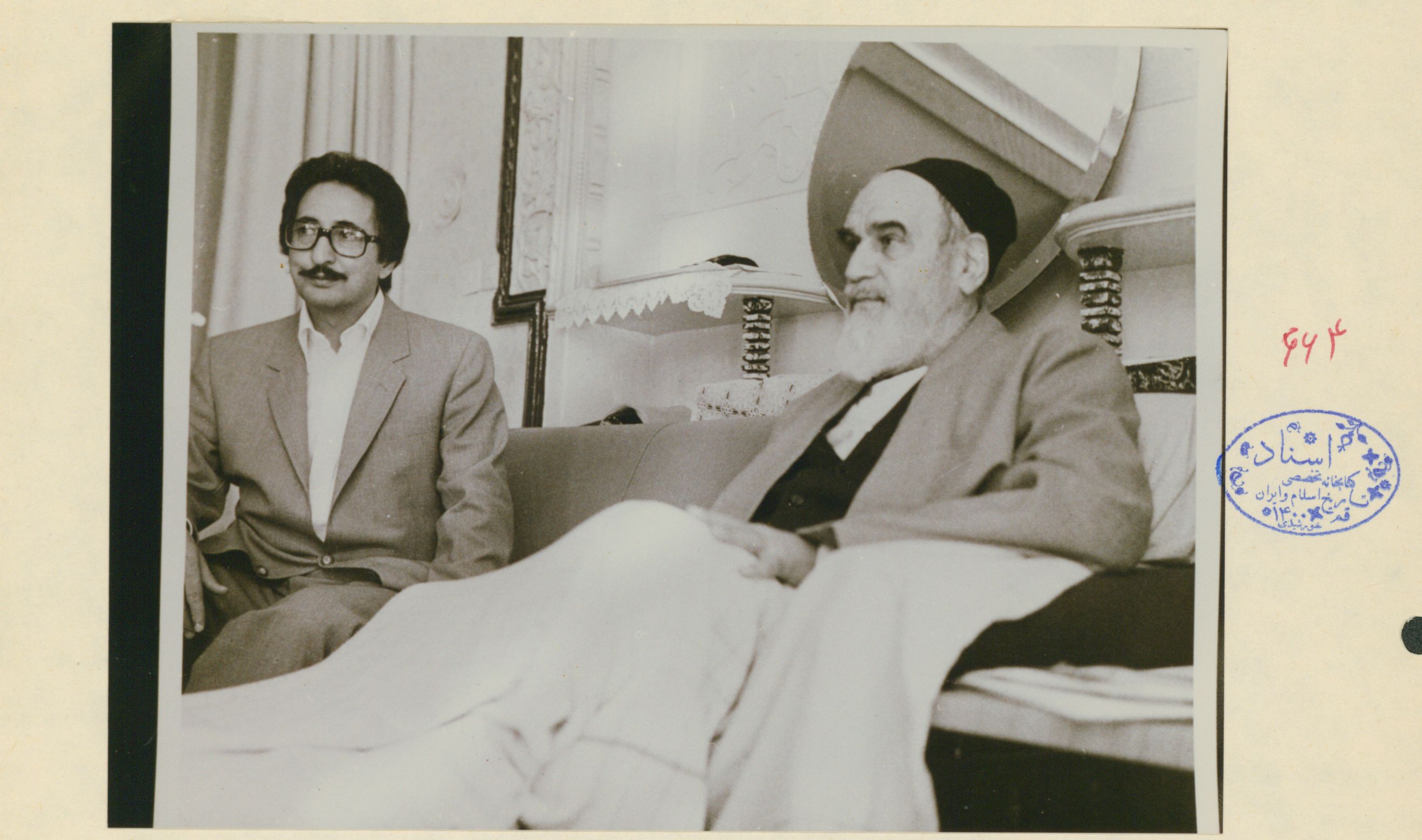 بنی صدر در دیدار  با امام خمینی(ره) 